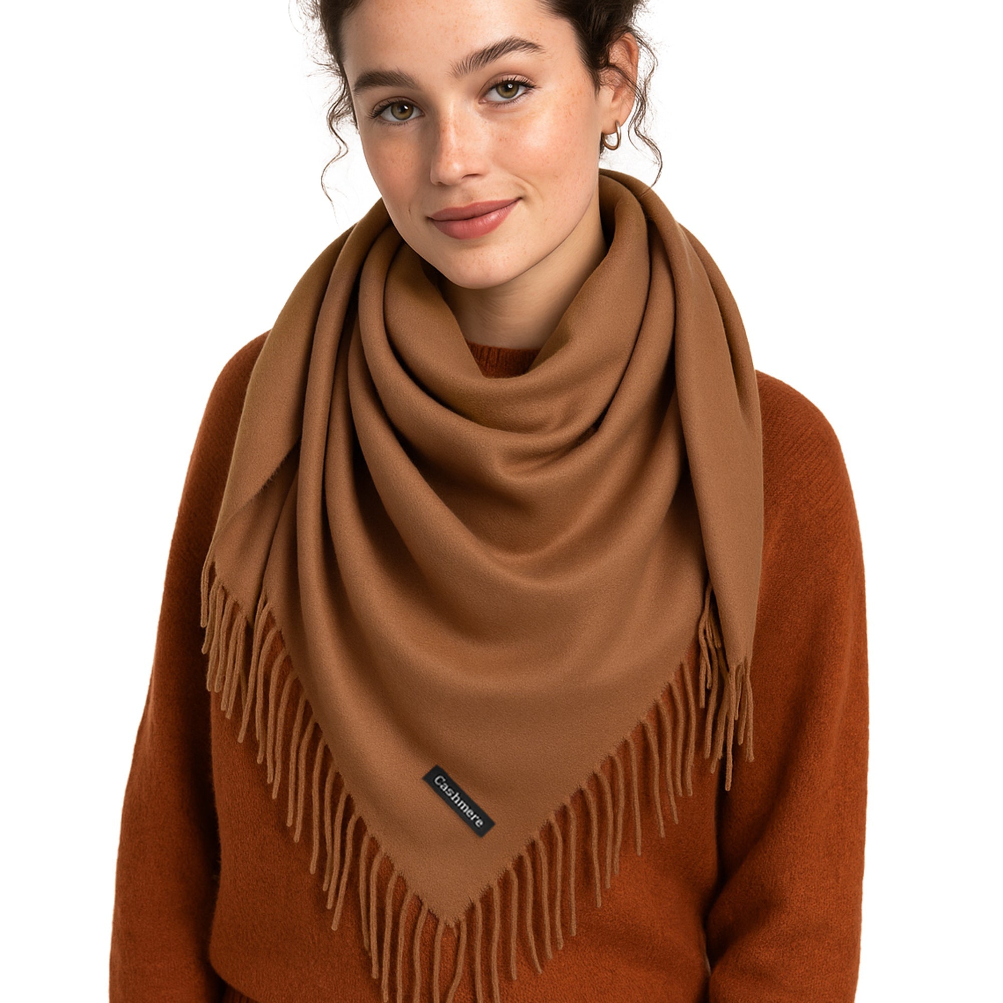 ELEGANT WARMTH camelowa chusta damska z frędzlami MORAMO