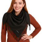 ELEGANT WARMTH czarna chusta damska z frędzlami MORAMO